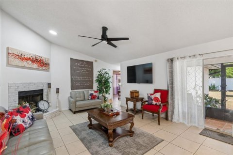 House in Orlando, Florida 4 bedrooms, 187.11 sq.m. № 2202753 - photo 24