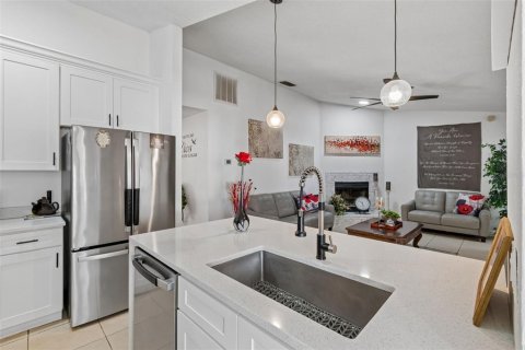 House in Orlando, Florida 4 bedrooms, 187.11 sq.m. № 2202753 - photo 15
