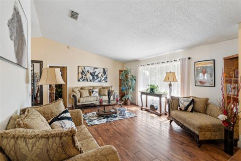 House in Orlando, Florida 4 bedrooms, 187.11 sq.m. № 2202753 - photo 8
