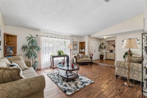 House in Orlando, Florida 4 bedrooms, 187.11 sq.m. № 2202753 - photo 10