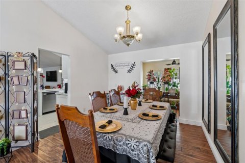 House in Orlando, Florida 4 bedrooms, 187.11 sq.m. № 2202753 - photo 20
