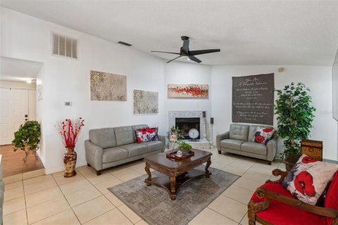 House in Orlando, Florida 4 bedrooms, 187.11 sq.m. № 2202753 - photo 25