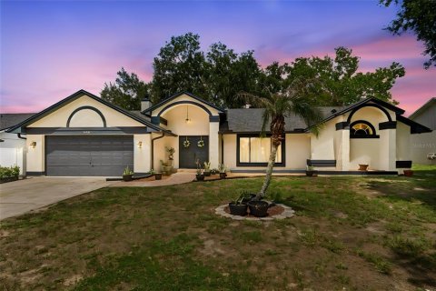 House in Orlando, Florida 4 bedrooms, 187.11 sq.m. № 2202753 - photo 4