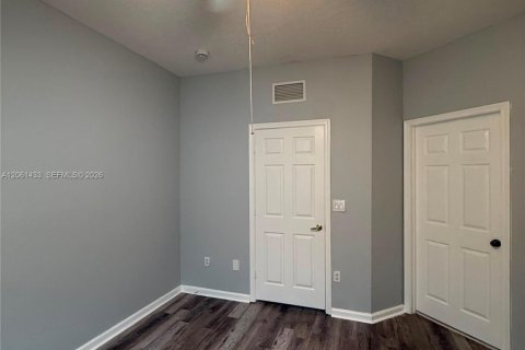 Condo in Tamarac, Florida, 2 bedrooms № 2265868 - photo 11