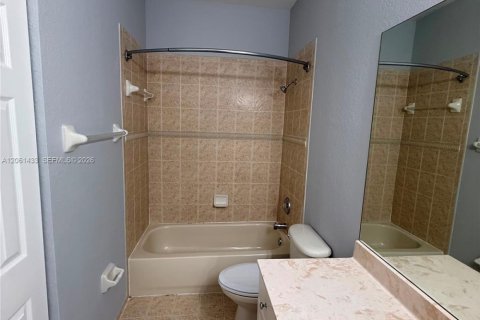 Condo in Tamarac, Florida, 2 bedrooms № 2265868 - photo 13