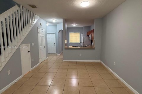 Condo in Tamarac, Florida, 2 bedrooms № 2265868 - photo 3