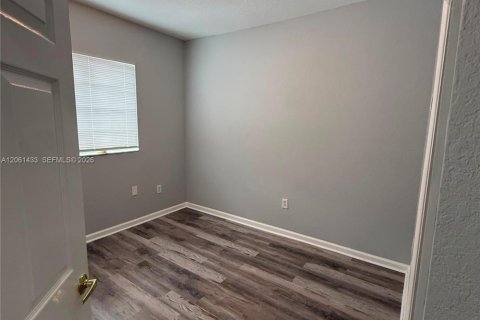 Condo in Tamarac, Florida, 2 bedrooms № 2265868 - photo 9