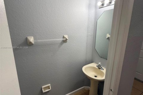 Condo in Tamarac, Florida, 2 bedrooms № 2265868 - photo 17