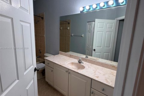 Condo in Tamarac, Florida, 2 bedrooms № 2265868 - photo 12