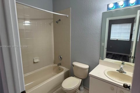 Condo in Tamarac, Florida, 2 bedrooms № 2265868 - photo 15