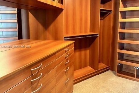 Condo in Key Biscayne, Florida, 3 bedrooms  № 2051604 - photo 11