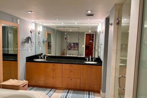 Condo in Key Biscayne, Florida, 3 bedrooms  № 2051604 - photo 12