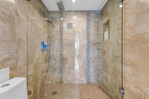 Купить кондоминиум в Майами-Бич, Флорида 2 спальни, 112.23м2, № 2012880 - фото 11