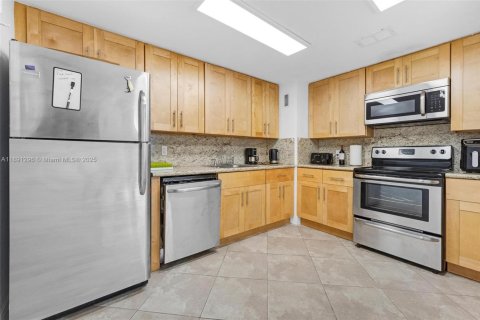 Купить кондоминиум в Майами-Бич, Флорида 2 спальни, 112.23м2, № 2012880 - фото 22