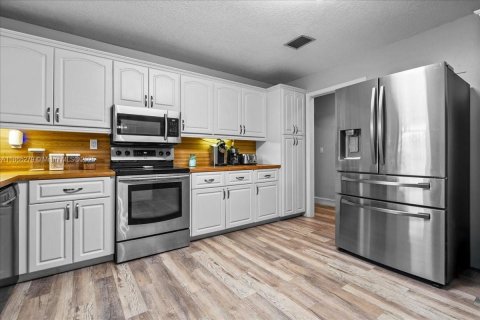 Villa ou maison à vendre à Homestead, Floride: 3 chambres, 289.02 m2 № 1979138 - photo 18