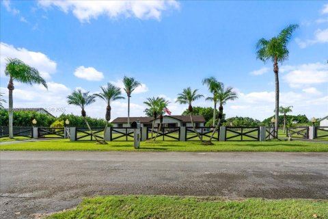 Villa ou maison à vendre à Homestead, Floride: 3 chambres, 289.02 m2 № 1979138 - photo 27