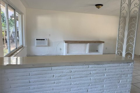 Appartement à louer à North Miami, Floride: 2 chambres, 65.03 m2 № 2031933 - photo 5