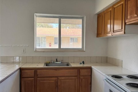 Appartement à louer à North Miami, Floride: 2 chambres, 65.03 m2 № 2031933 - photo 4