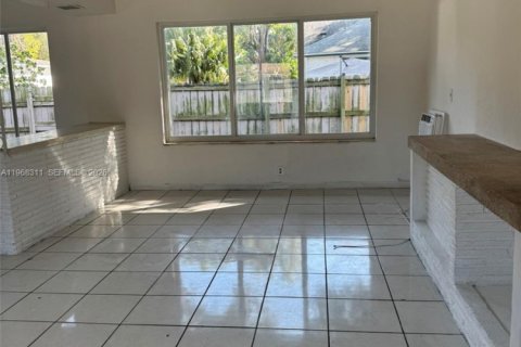 Appartement à louer à North Miami, Floride: 2 chambres, 65.03 m2 № 2031933 - photo 8