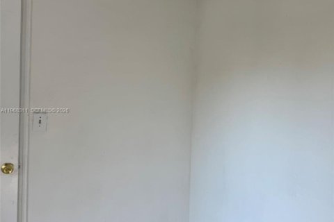 Appartement à louer à North Miami, Floride: 2 chambres, 65.03 m2 № 2031933 - photo 10