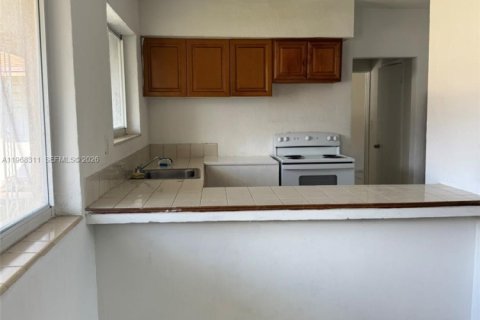 Appartement à louer à North Miami, Floride: 2 chambres, 65.03 m2 № 2031933 - photo 3