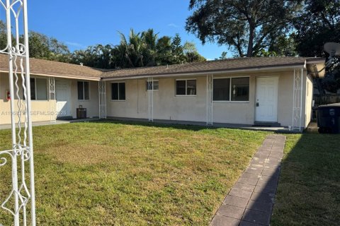 Appartement à louer à North Miami, Floride: 2 chambres, 65.03 m2 № 2031933 - photo 2