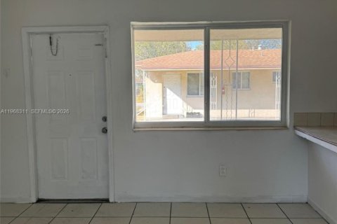Appartement à louer à North Miami, Floride: 2 chambres, 65.03 m2 № 2031933 - photo 6