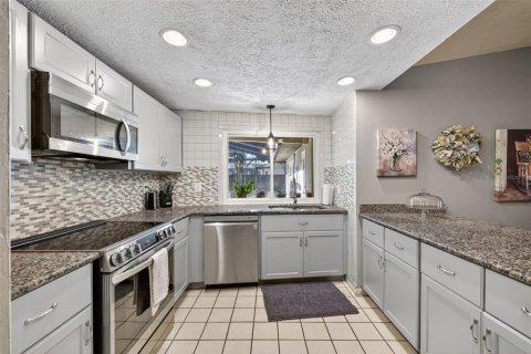 House in Valrico, Florida 4 bedrooms, 226.87 sq.m. № 2111331 - photo 10