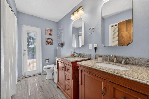 House in Valrico, Florida 4 bedrooms, 226.87 sq.m. № 2111331 - photo 28