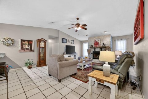 House in Valrico, Florida 4 bedrooms, 226.87 sq.m. № 2111331 - photo 8