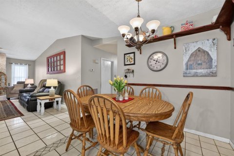 House in Valrico, Florida 4 bedrooms, 226.87 sq.m. № 2111331 - photo 12