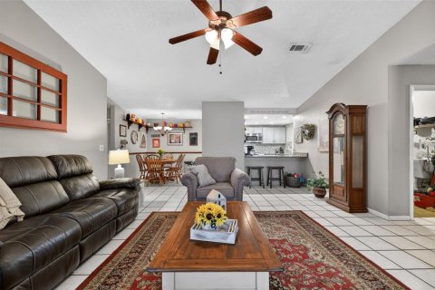 House in Valrico, Florida 4 bedrooms, 226.87 sq.m. № 2111331 - photo 30
