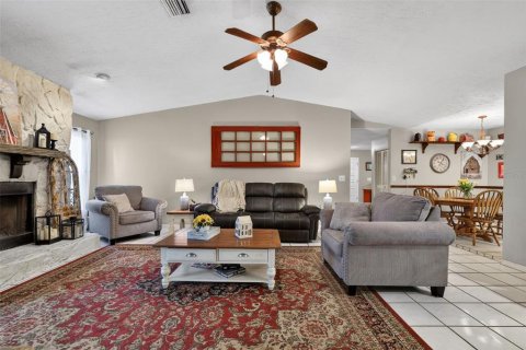 House in Valrico, Florida 4 bedrooms, 226.87 sq.m. № 2111331 - photo 6