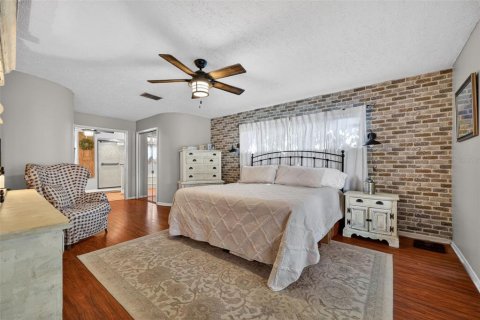 House in Valrico, Florida 4 bedrooms, 226.87 sq.m. № 2111331 - photo 26