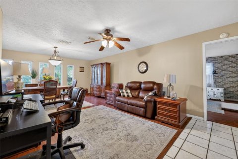 House in Valrico, Florida 4 bedrooms, 226.87 sq.m. № 2111331 - photo 15