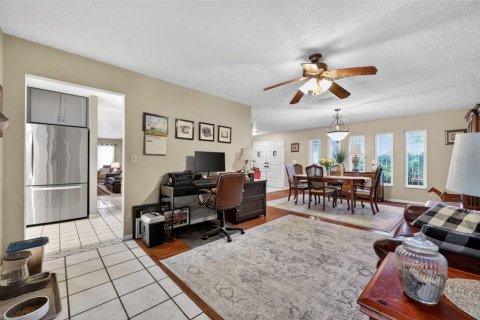 House in Valrico, Florida 4 bedrooms, 226.87 sq.m. № 2111331 - photo 14