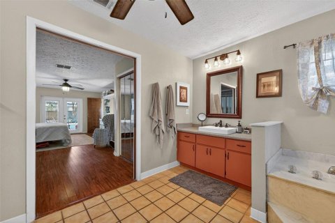 House in Valrico, Florida 4 bedrooms, 226.87 sq.m. № 2111331 - photo 22