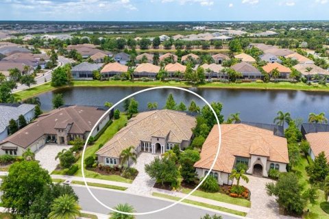 House in Lakewood Ranch, Florida 4 bedrooms, 303.79 sq.m. № 2413603 - photo 8