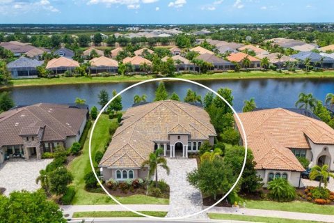 House in Lakewood Ranch, Florida 4 bedrooms, 303.79 sq.m. № 2413603 - photo 2