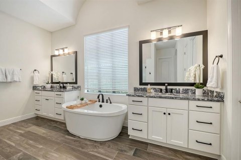House in Lakewood Ranch, Florida 4 bedrooms, 303.79 sq.m. № 2413603 - photo 19