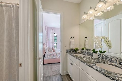 House in Lakewood Ranch, Florida 4 bedrooms, 303.79 sq.m. № 2413603 - photo 24