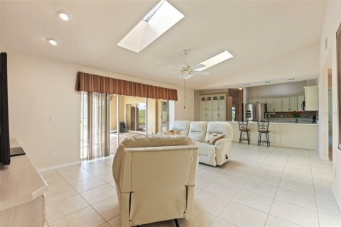 House in Spring Hill, Florida 3 bedrooms, 246.56 sq.m. № 1803087 - photo 17