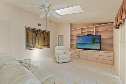 House in Spring Hill, Florida 3 bedrooms, 246.56 sq.m. № 1803087 - photo 15