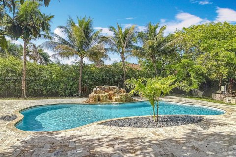 Villa ou maison à vendre à Miami, Floride: 5 chambres № 1949761 - photo 13
