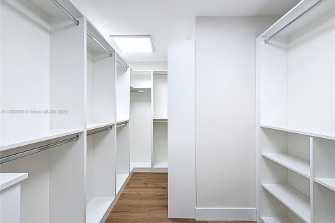 Villa ou maison à vendre à Miami, Floride: 5 chambres № 1949761 - photo 8