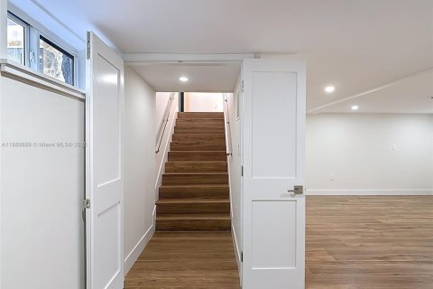 Villa ou maison à vendre à Miami, Floride: 5 chambres № 1949761 - photo 11