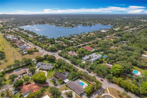 Villa ou maison à vendre à Miami, Floride: 5 chambres № 1949761 - photo 1