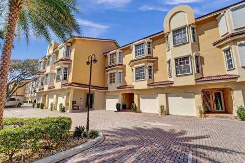 Townhouse in Hollywood, Florida 3 bedrooms, 174.38 sq.m. № 1033517 - photo 25