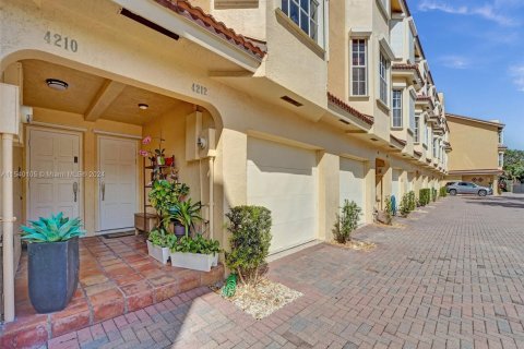 Townhouse in Hollywood, Florida 3 bedrooms, 174.38 sq.m. № 1033517 - photo 27