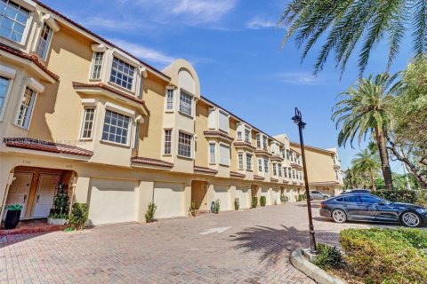 Townhouse in Hollywood, Florida 3 bedrooms, 174.38 sq.m. № 1033517 - photo 24